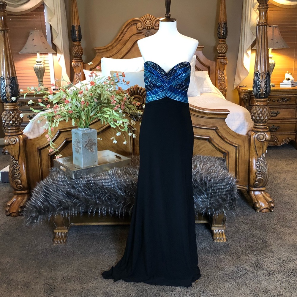 Tony Bowls Le Gala Black Strapless Gown Size 6